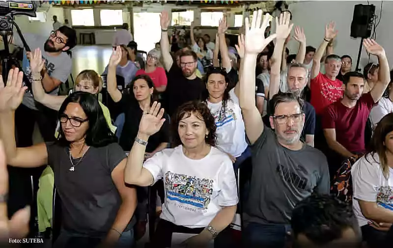 Educación en Buenos Aires: gremios disidentes desafían el acuerdo salarial con un paro 1 suteba acuerdo DOCENTES salarial